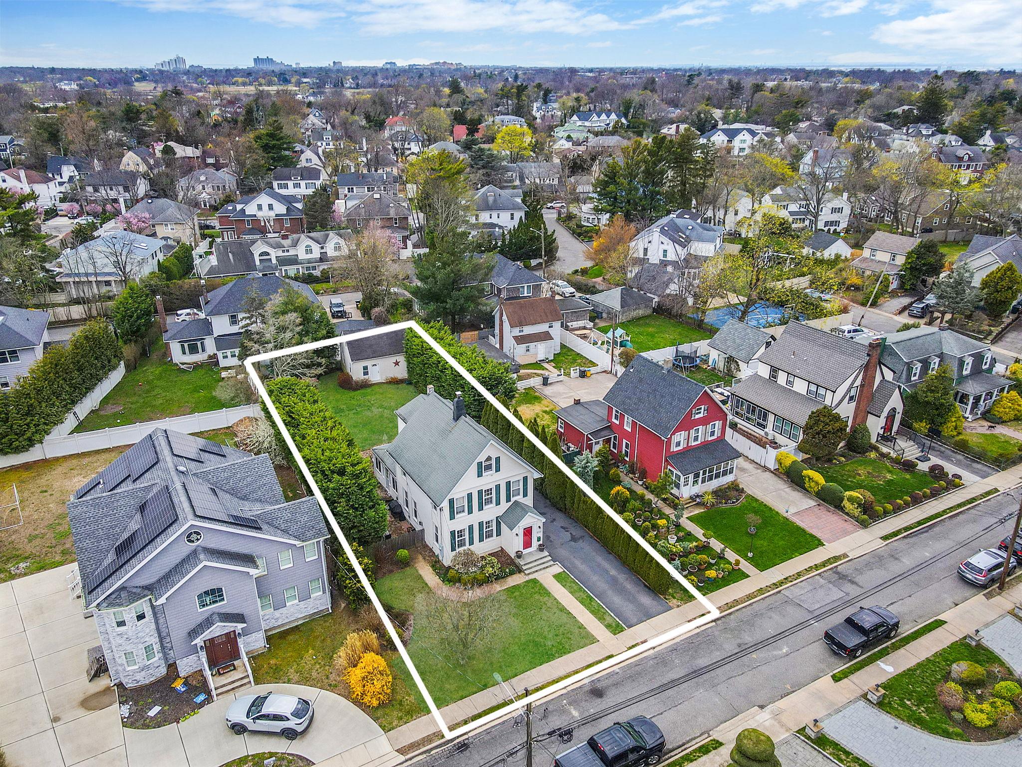 83 Carman Avenue, Woodmere, New York image 24