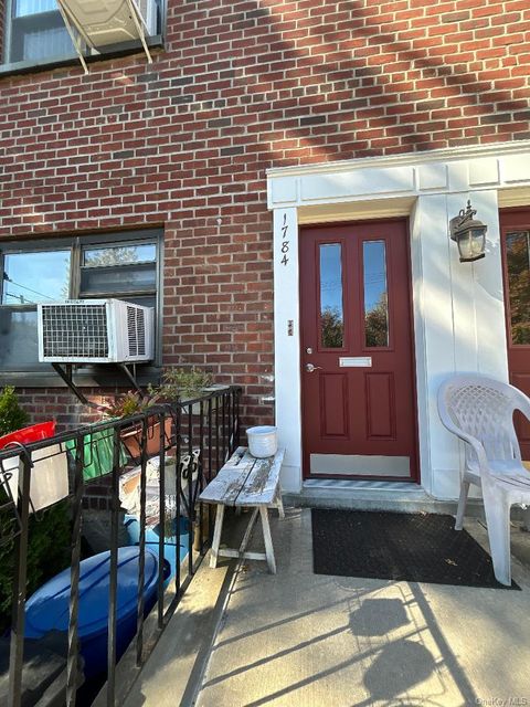 17-84 166 4-162 Whitestone NY 11357