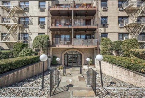 Homes For Sale - 2261 Palmer Avenue #2A<br/> New Rochelle, NY 10801