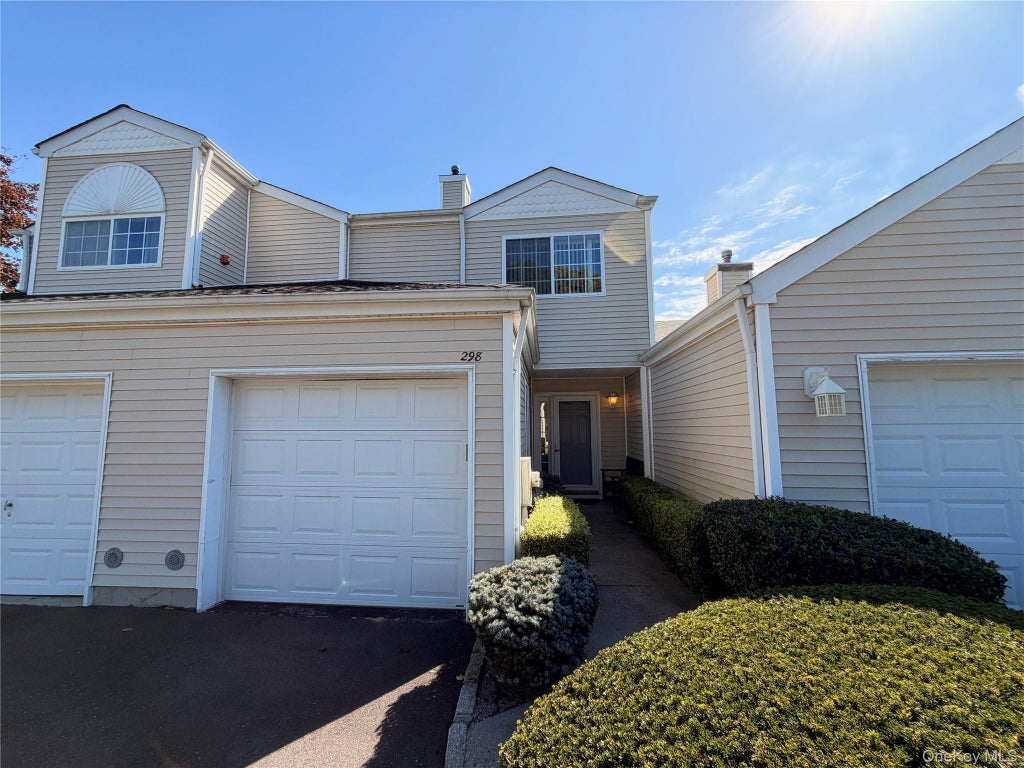 Photo of 298 Prairie Court, Manorville, NY 11949 (MLS # 1057060)