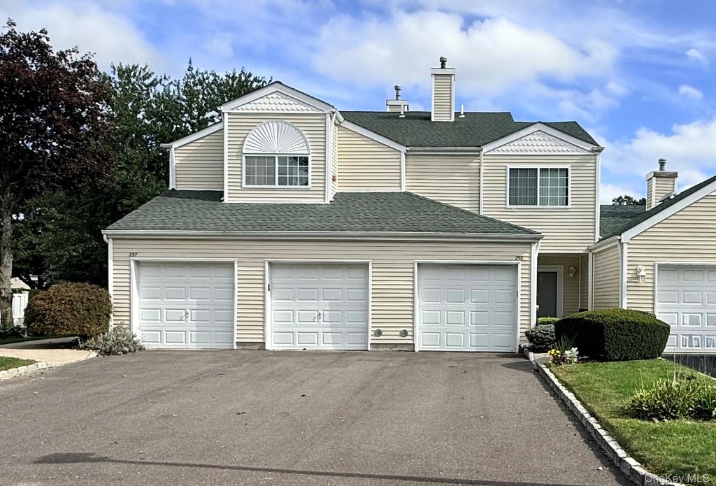 Photo of 298 Prairie Court, Manorville, NY 11949 (MLS # 1057060)