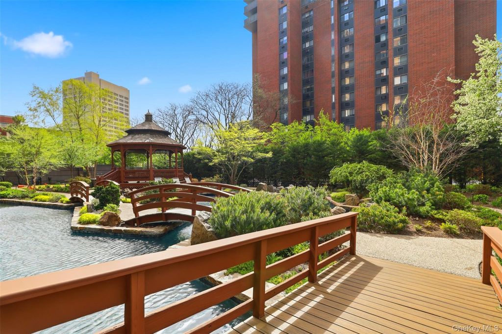Photo of 4 Martine Avenue #107, White Plains, NY 10606 (MLS # 983344)