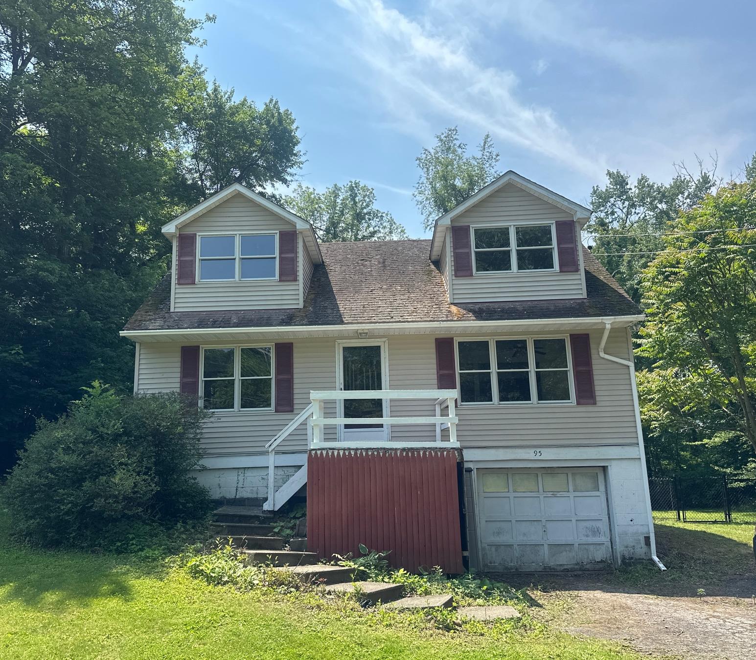 Smithtown Road, Fishkill, New York - 3 Bedrooms  
2 Bathrooms  
7 Rooms - 