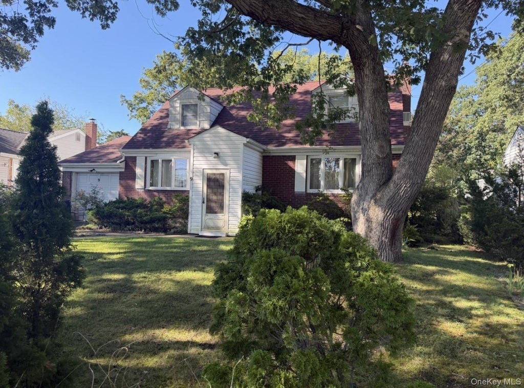 Photo of 9 Stillwell Street, Huntington, NY 11743 (MLS # 1052952)