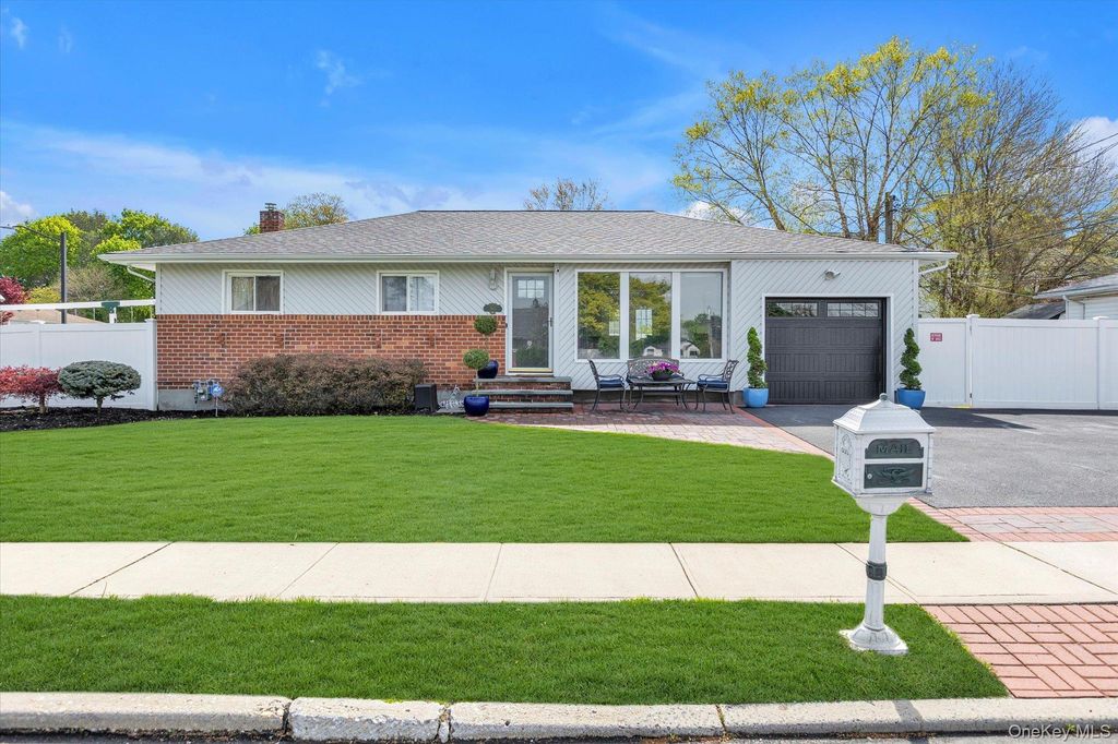 Photo of 568 Plainview Road, Plainview, NY 11803 (MLS # 992747)