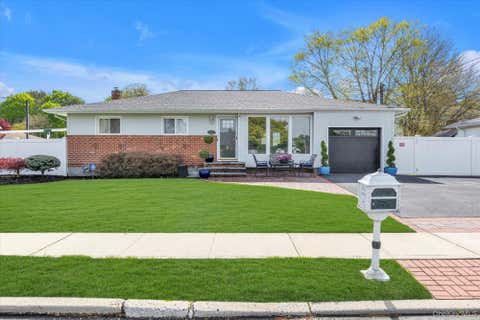 Homes For Sale - 568 Plainview Road<br/> Nassau County, Plainview, NY 11803