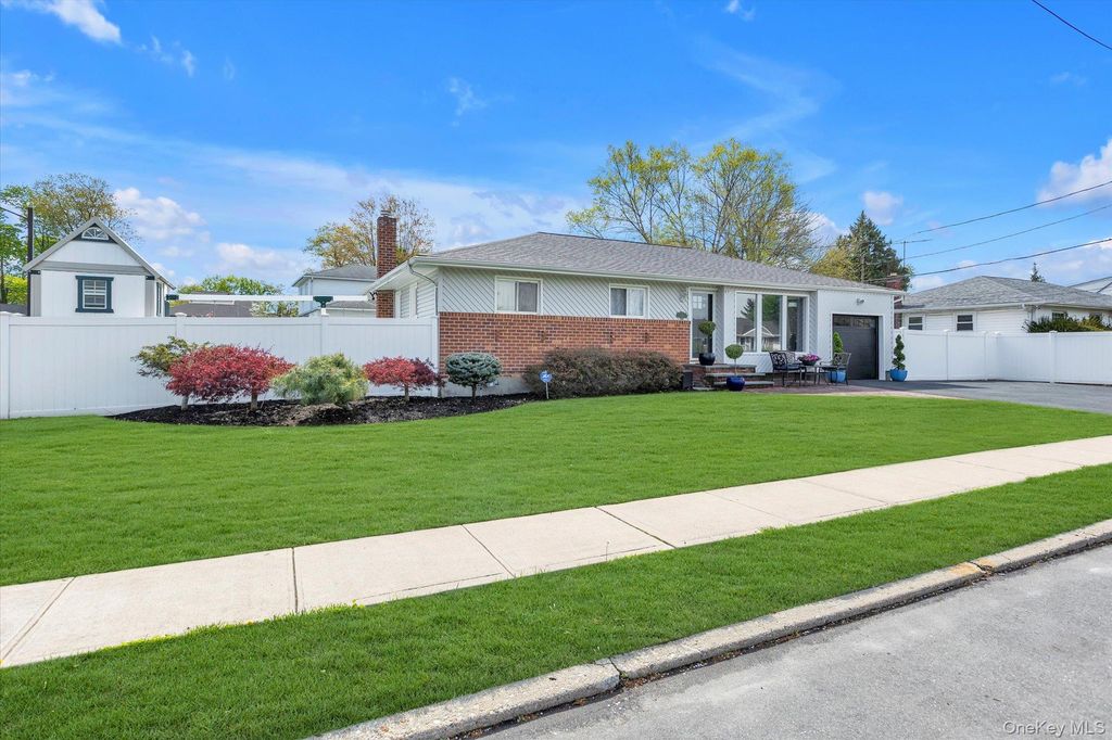 Photo of 568 Plainview Road, Plainview, NY 11803 (MLS # 992747)