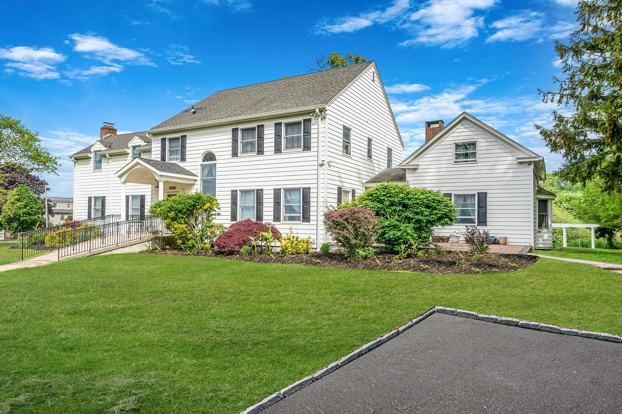 21 Demarre Lane, Bayport, New York image 34