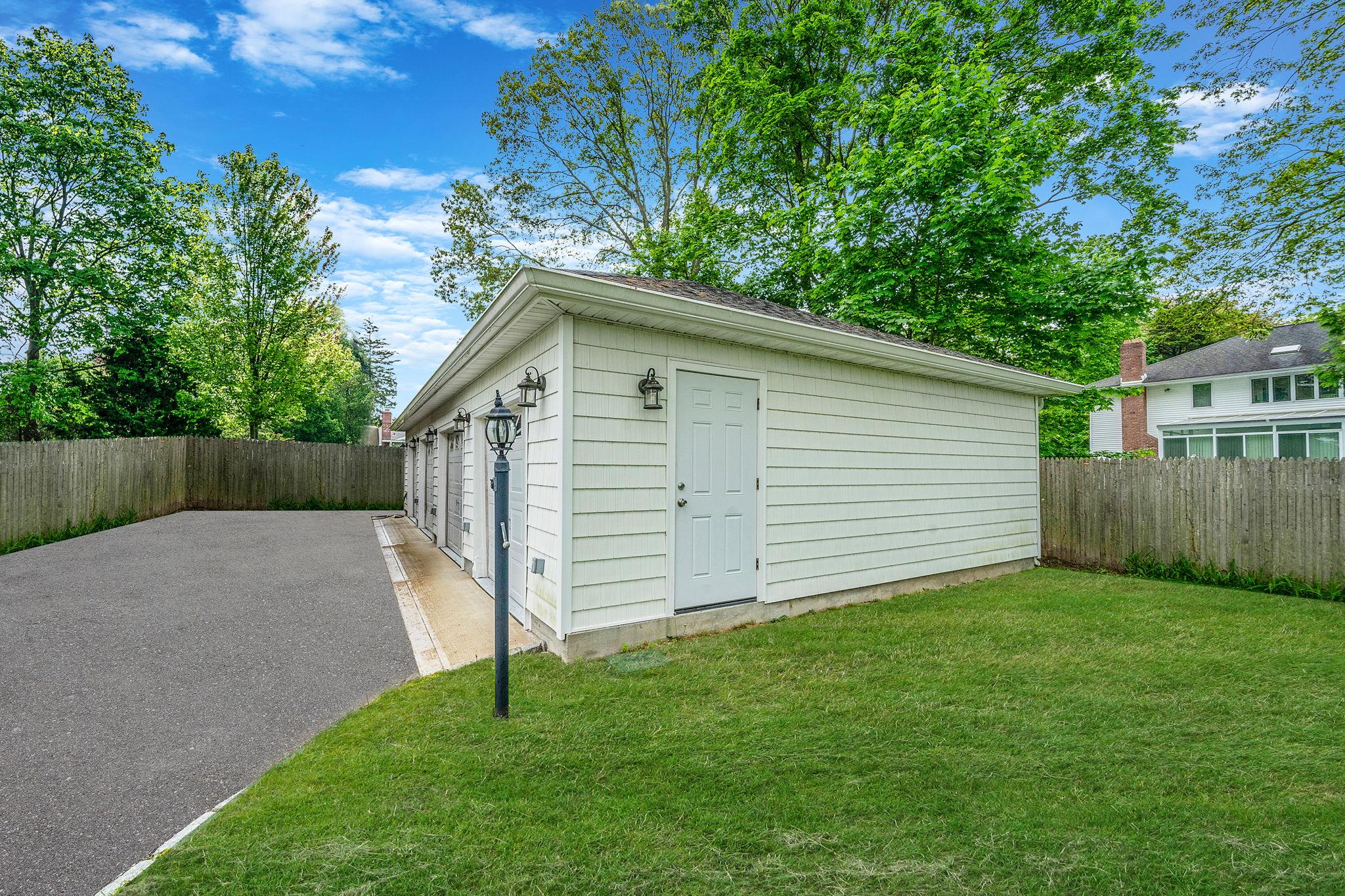 21 Demarre Lane, Bayport, New York image 2