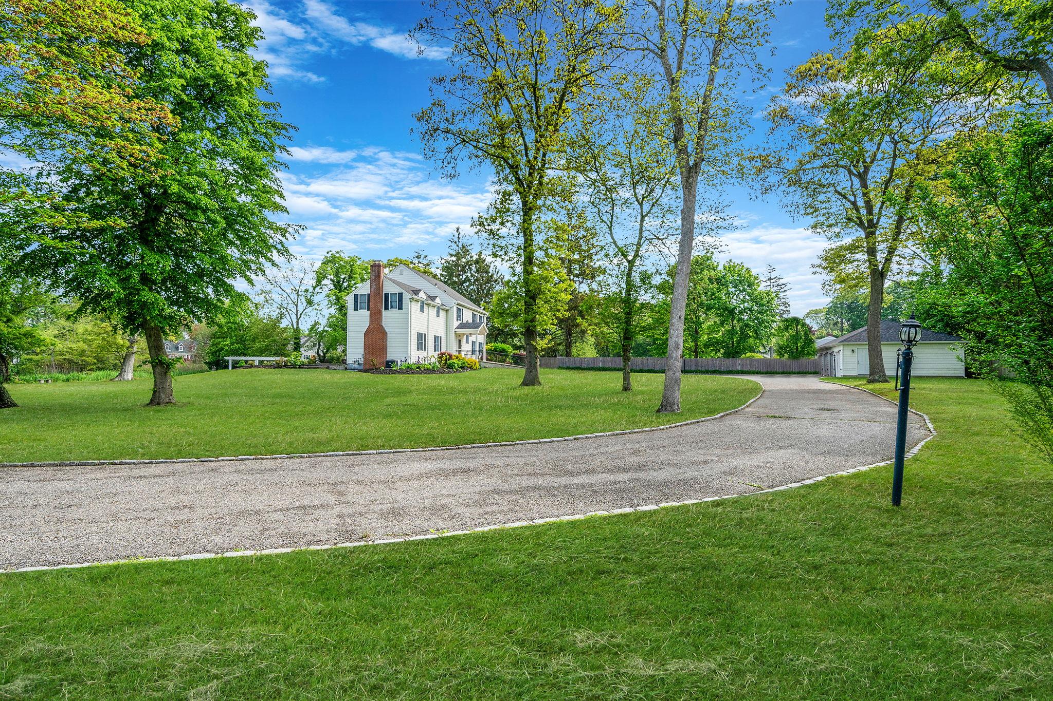 21 Demarre Lane, Bayport, New York image 8