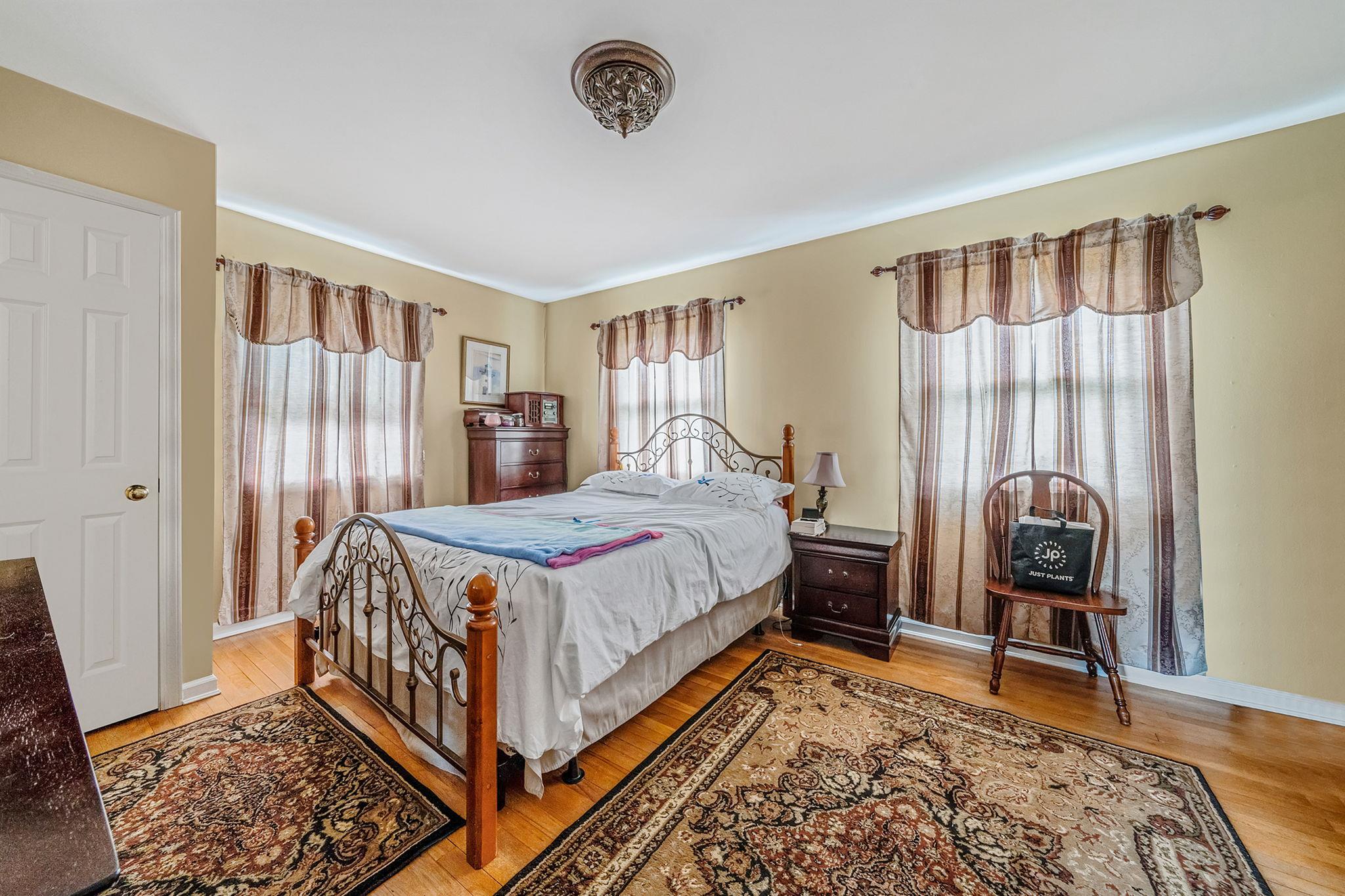 21 Demarre Lane, Bayport, New York image 23