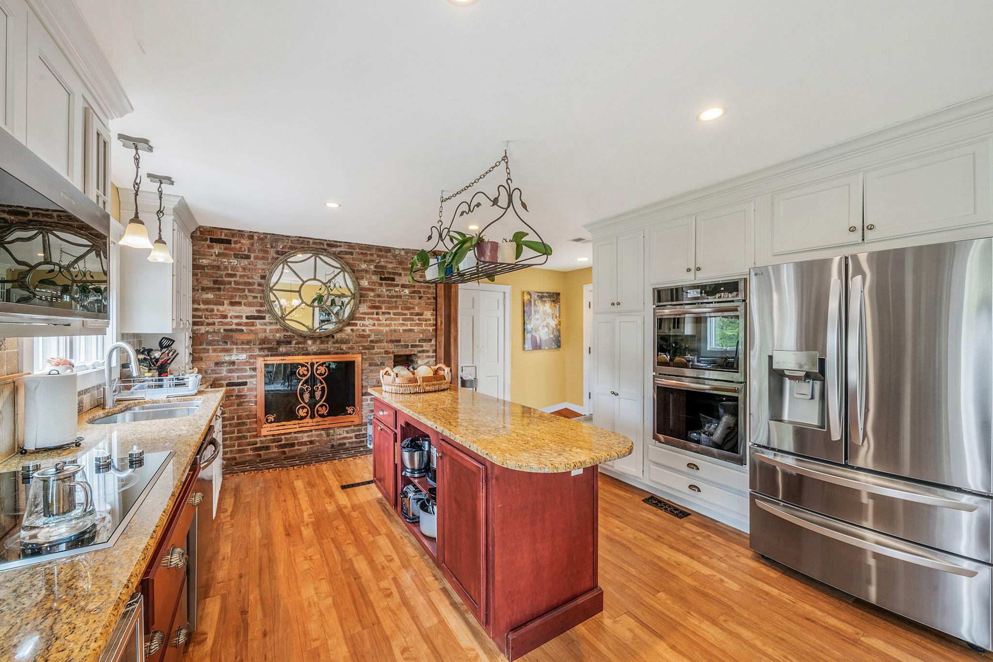 21 Demarre Lane, Bayport, New York image 19