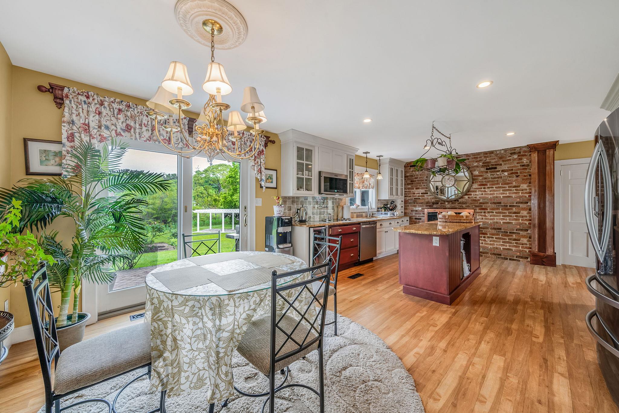 21 Demarre Lane, Bayport, New York image 16