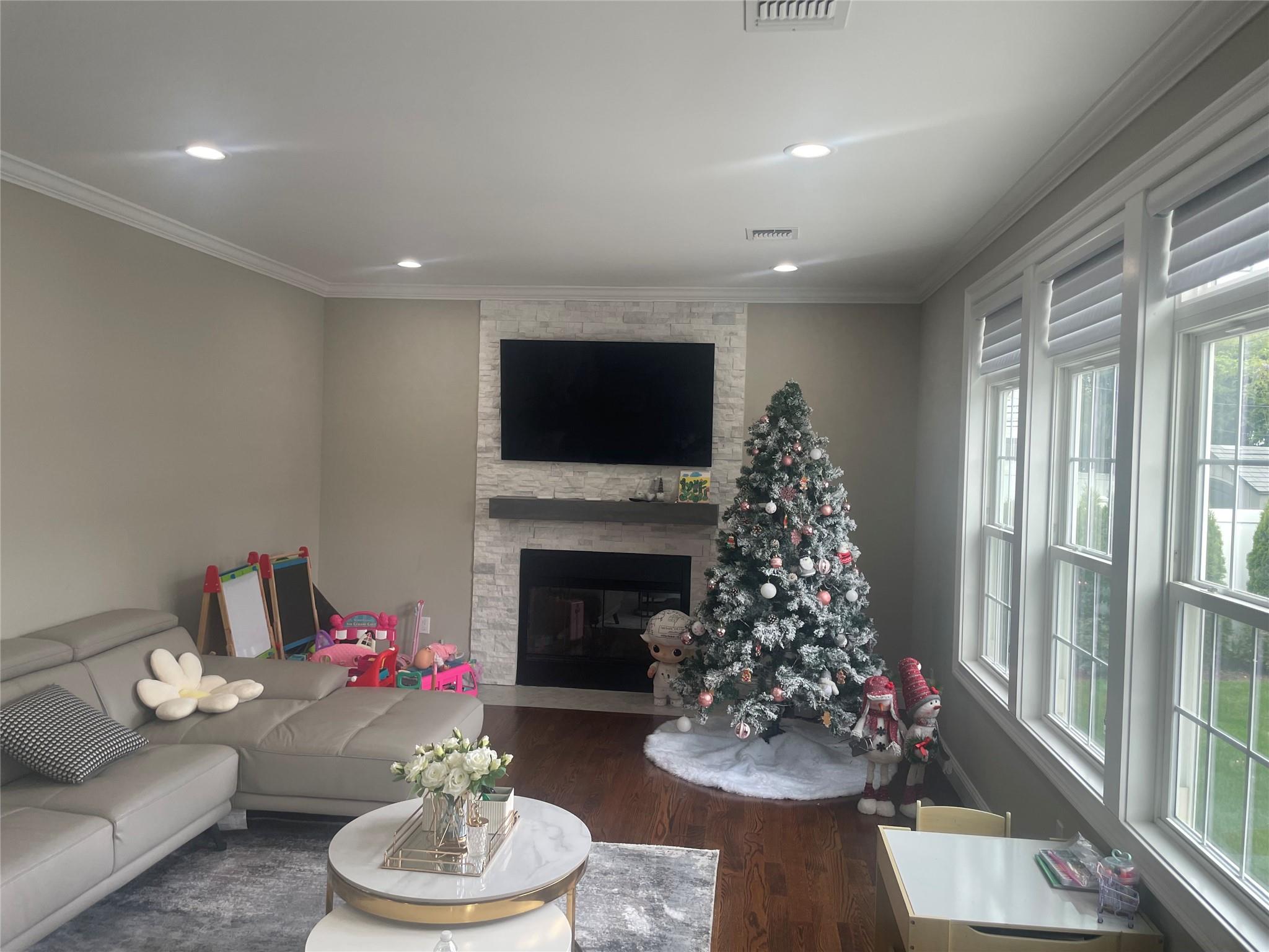 6 Vera Avenue, Plainview, New York image 2