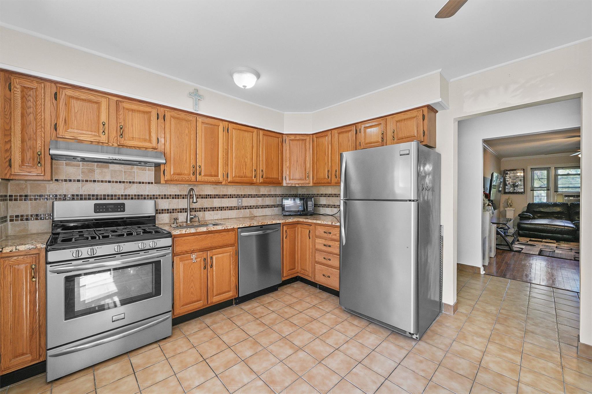 4 Leewood Circle #4L, Eastchester, New York image 15