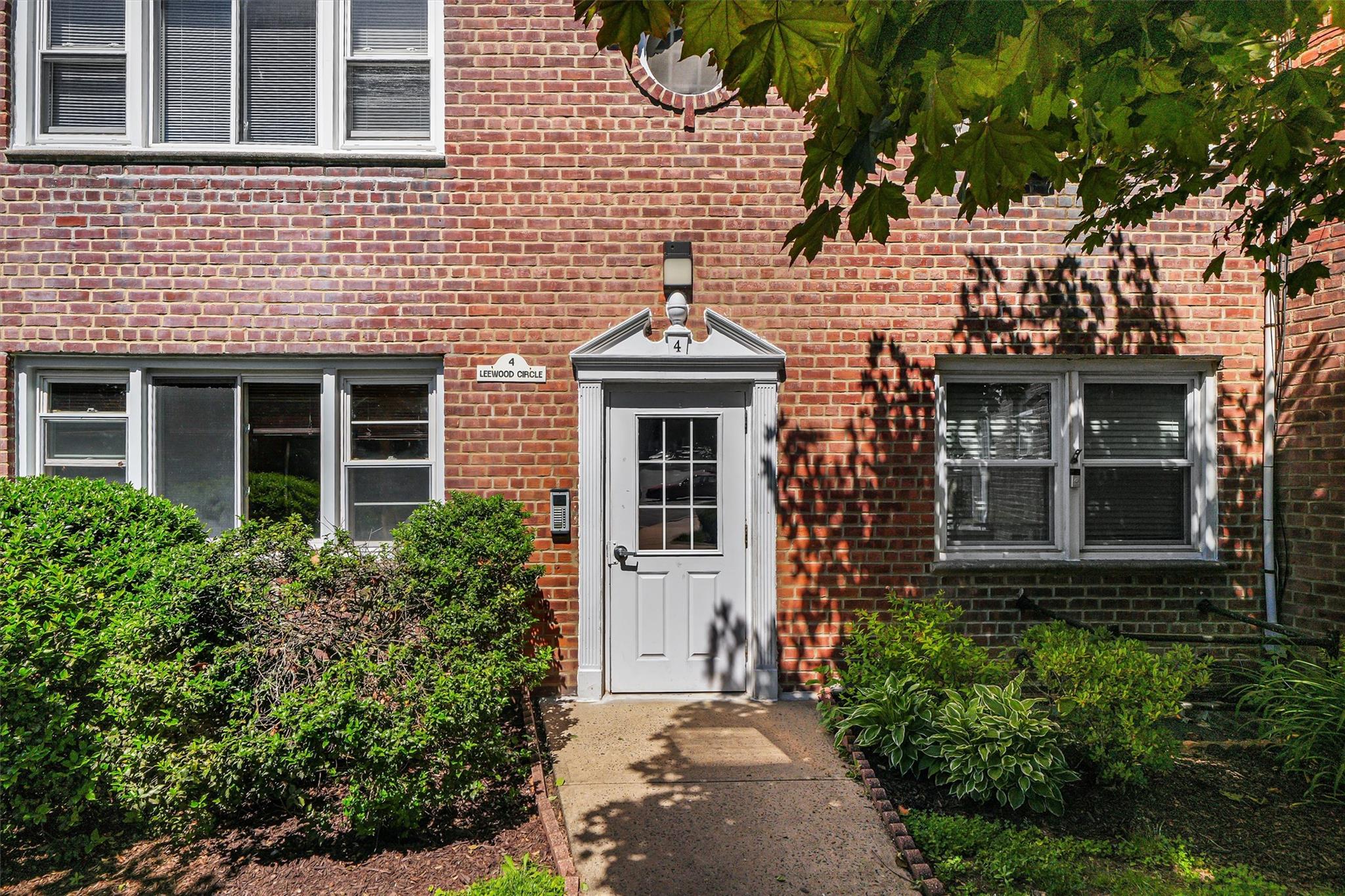 4 Leewood Circle #4L, Eastchester, New York image 3