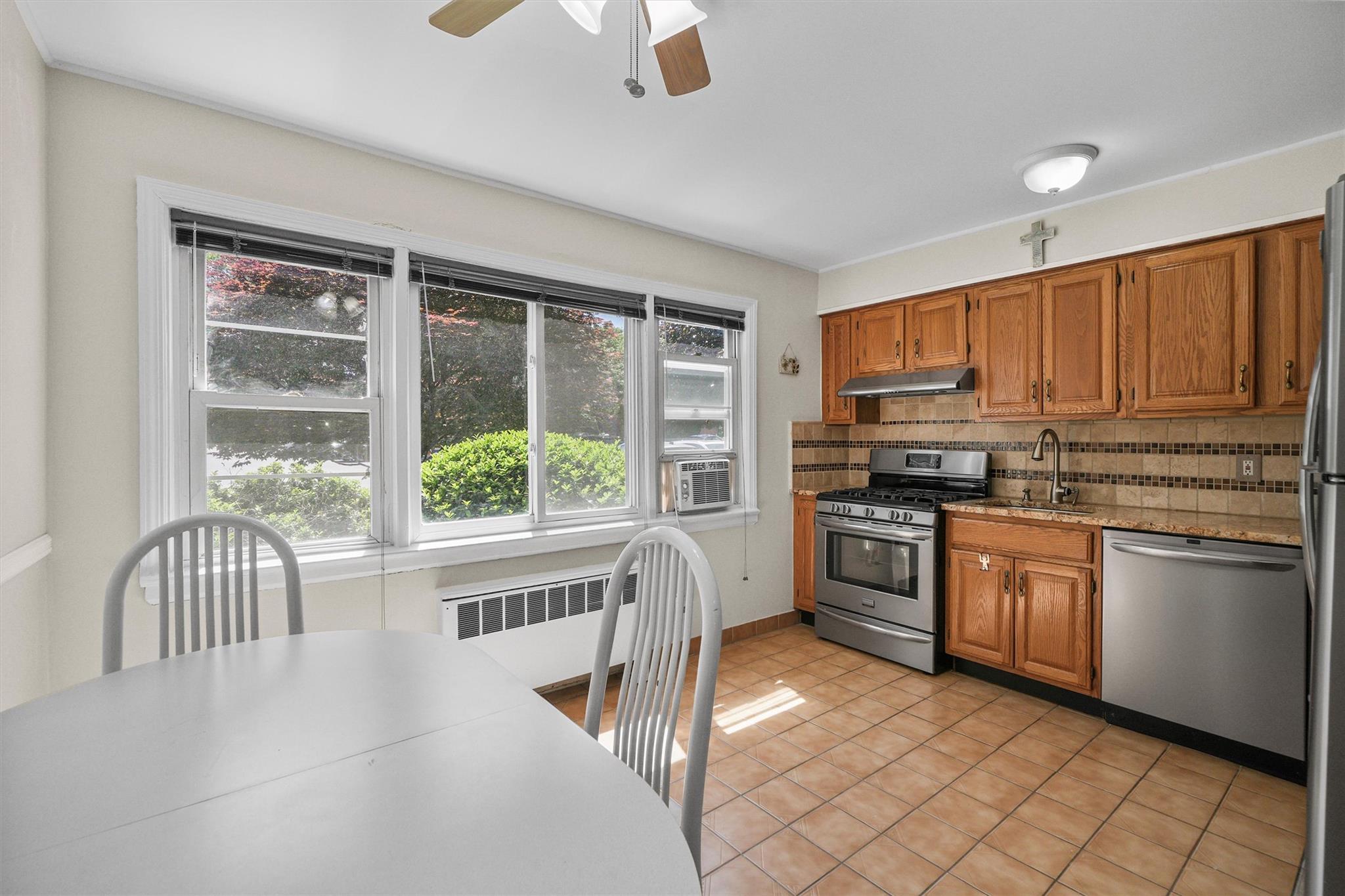4 Leewood Circle #4L, Eastchester, New York image 14