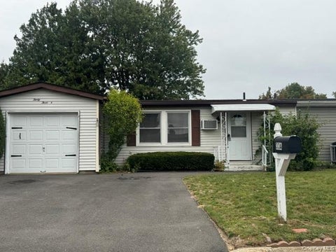 Condo For Sale - 33A Limetree Drive<br/> Manorville, NY 11949