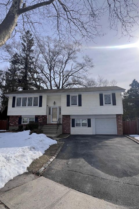 8 Stern Court Huntington Station NY 11746