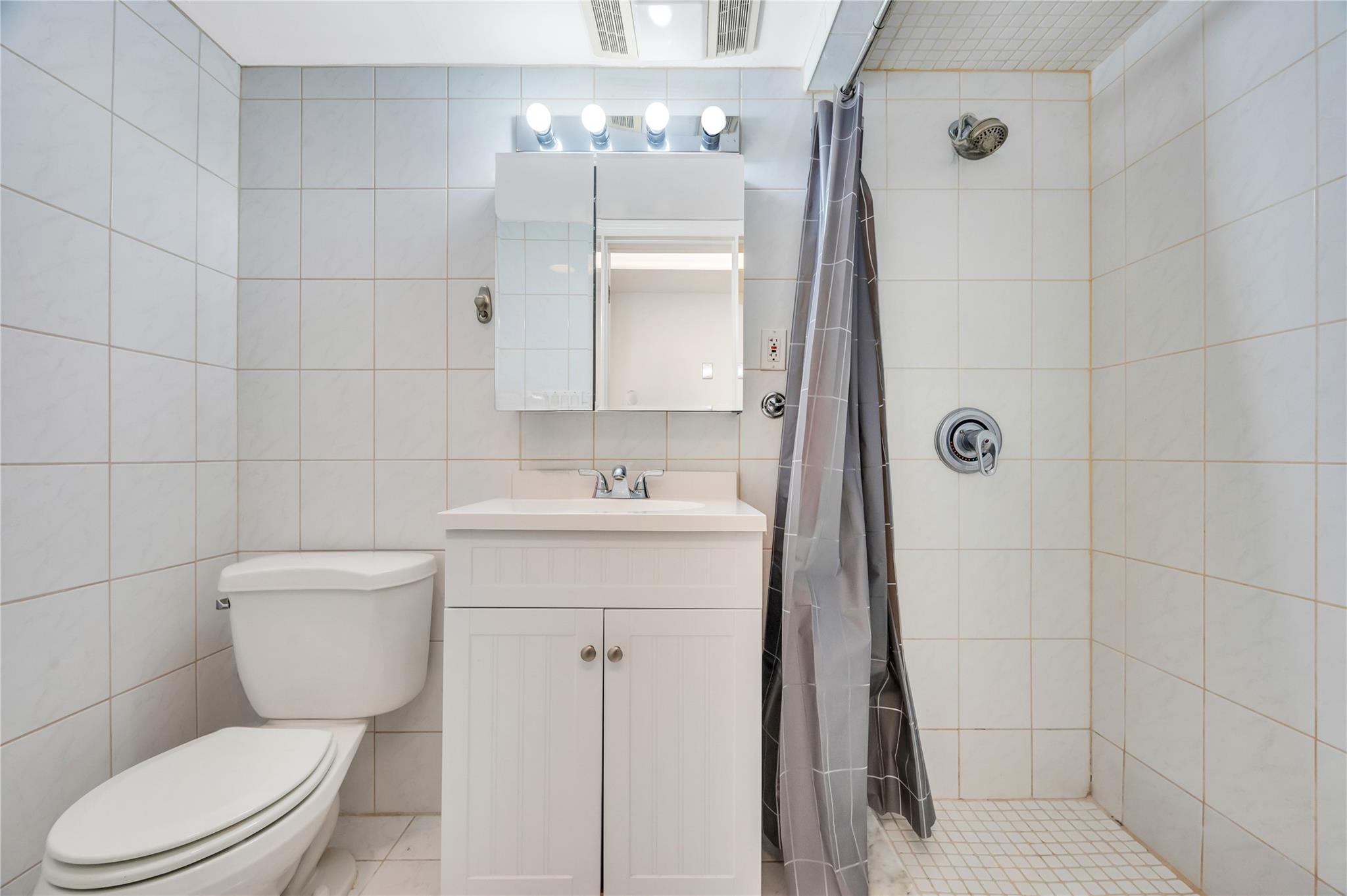 1096 Pearl Street, North Woodmere, New York image 37