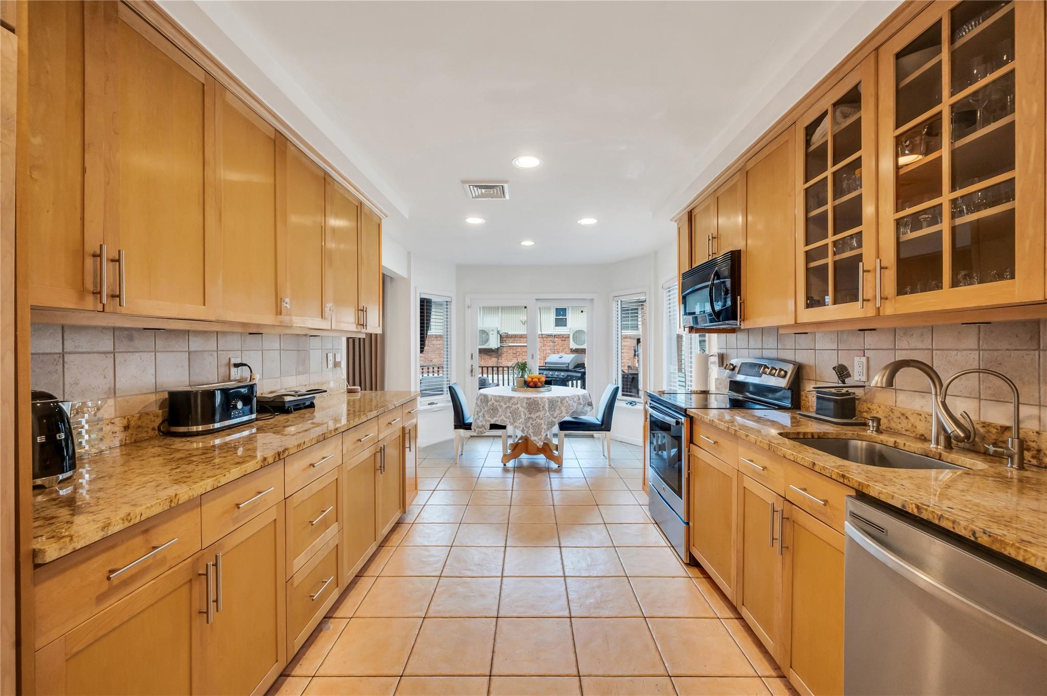 1096 Pearl Street, North Woodmere, New York image 16