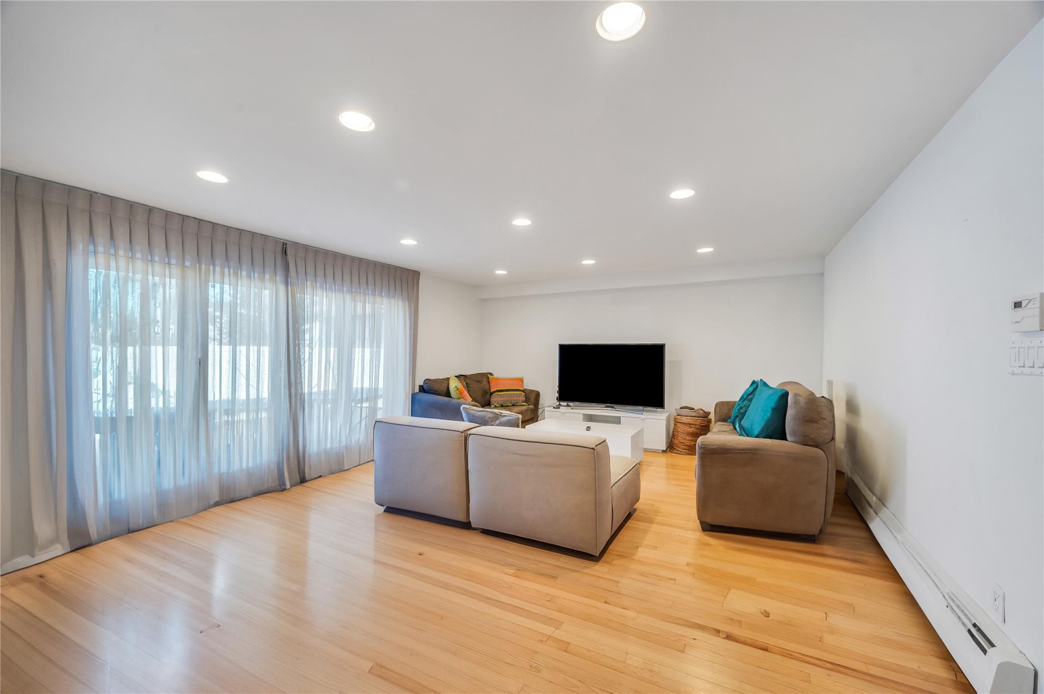 1096 Pearl Street, North Woodmere, New York image 39