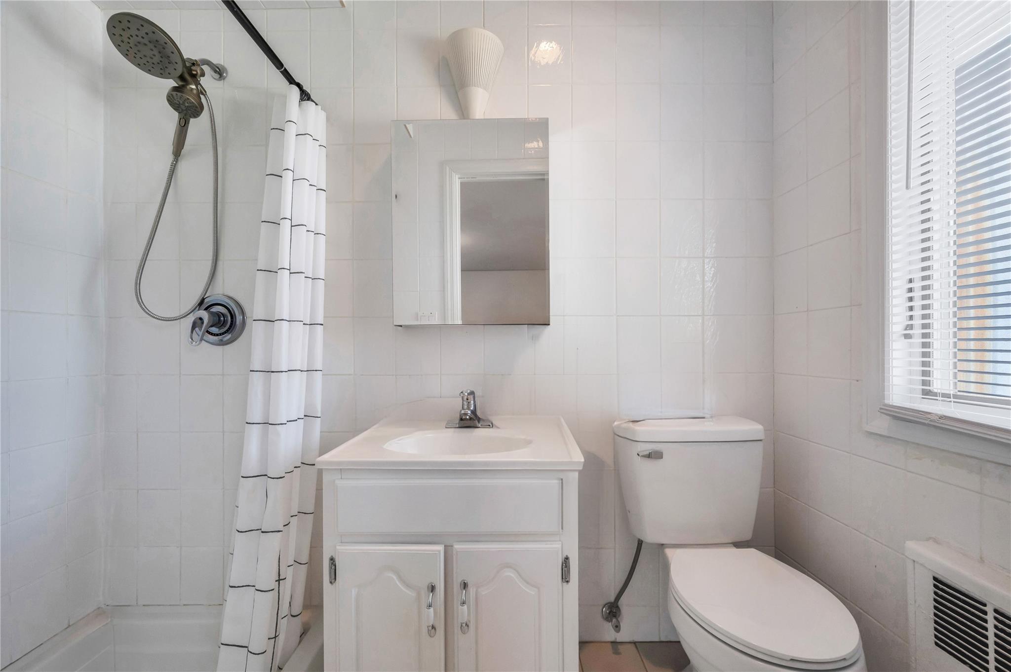 1096 Pearl Street, North Woodmere, New York image 25