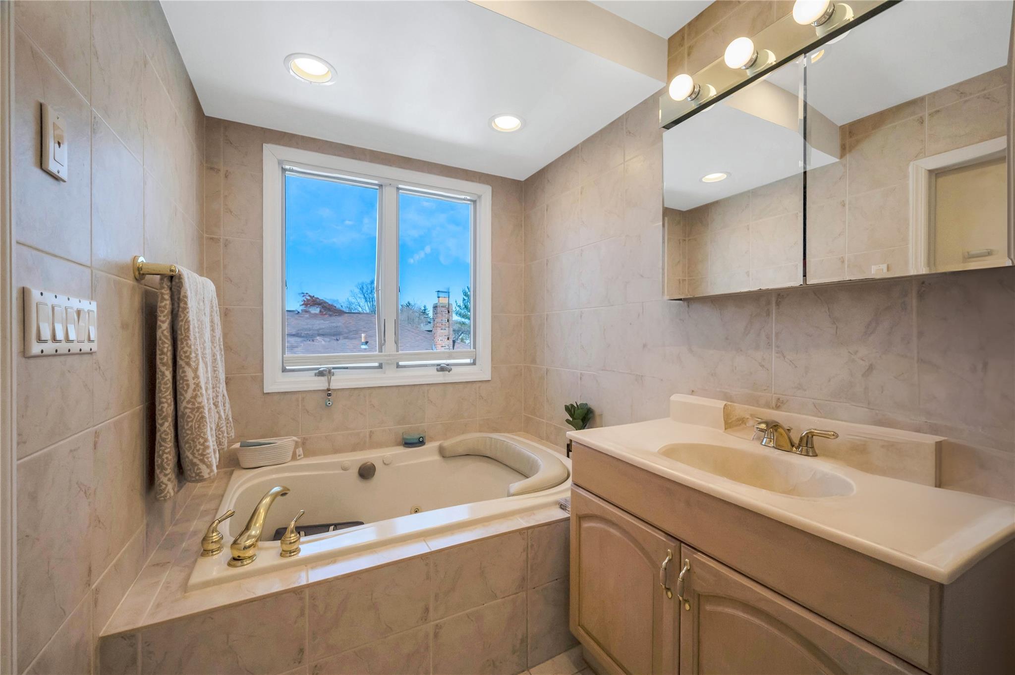 1096 Pearl Street, North Woodmere, New York image 32