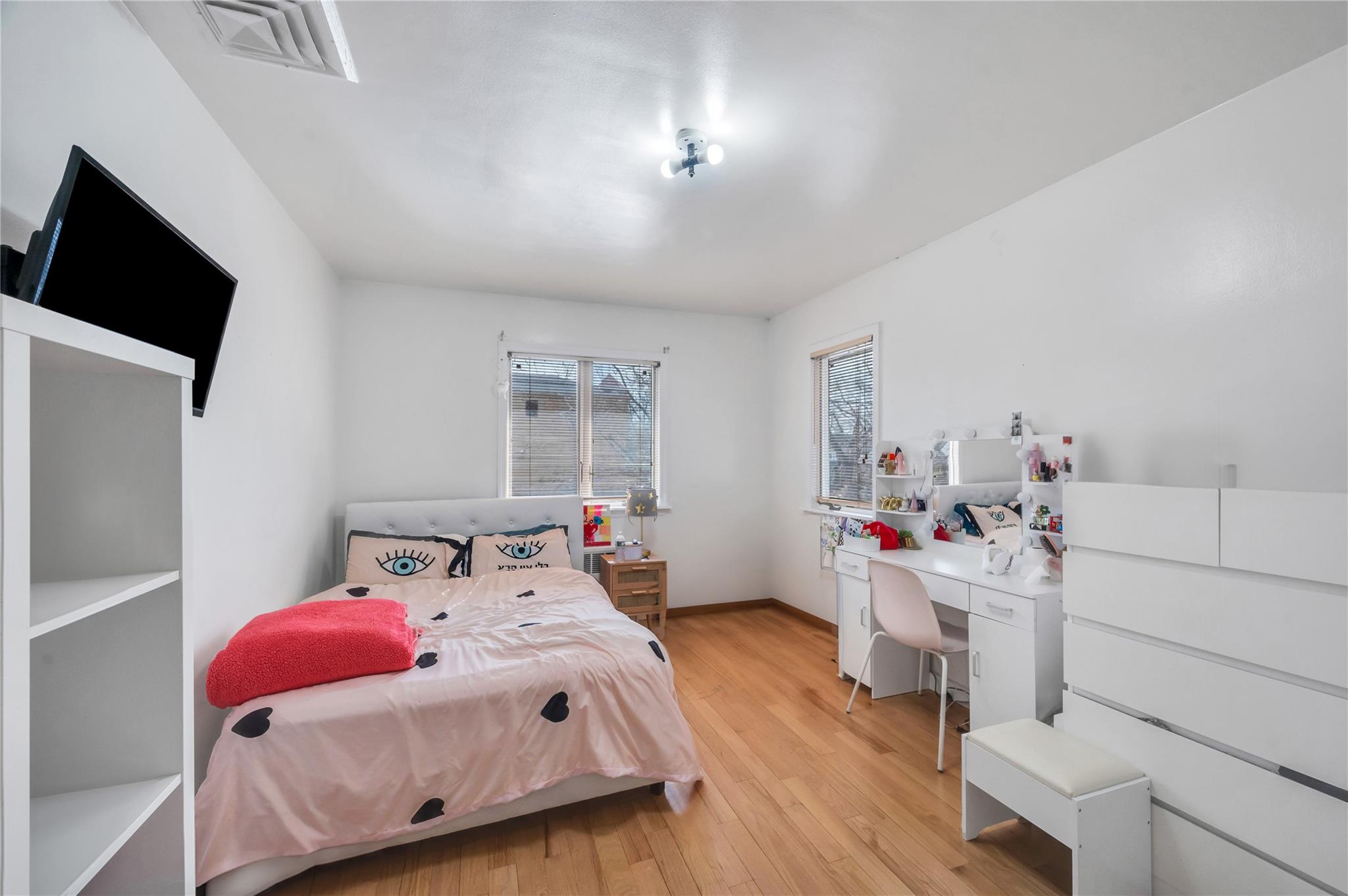 1096 Pearl Street, North Woodmere, New York image 20