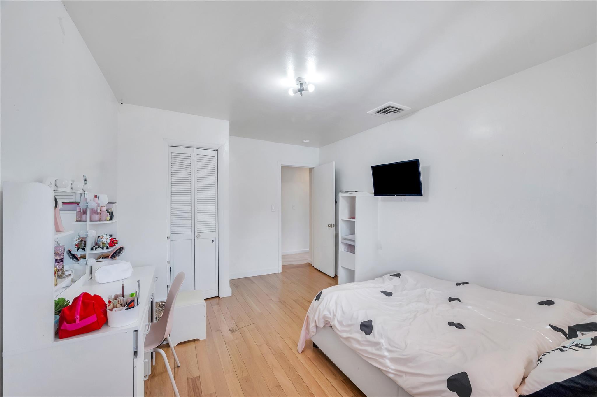 1096 Pearl Street, North Woodmere, New York image 21