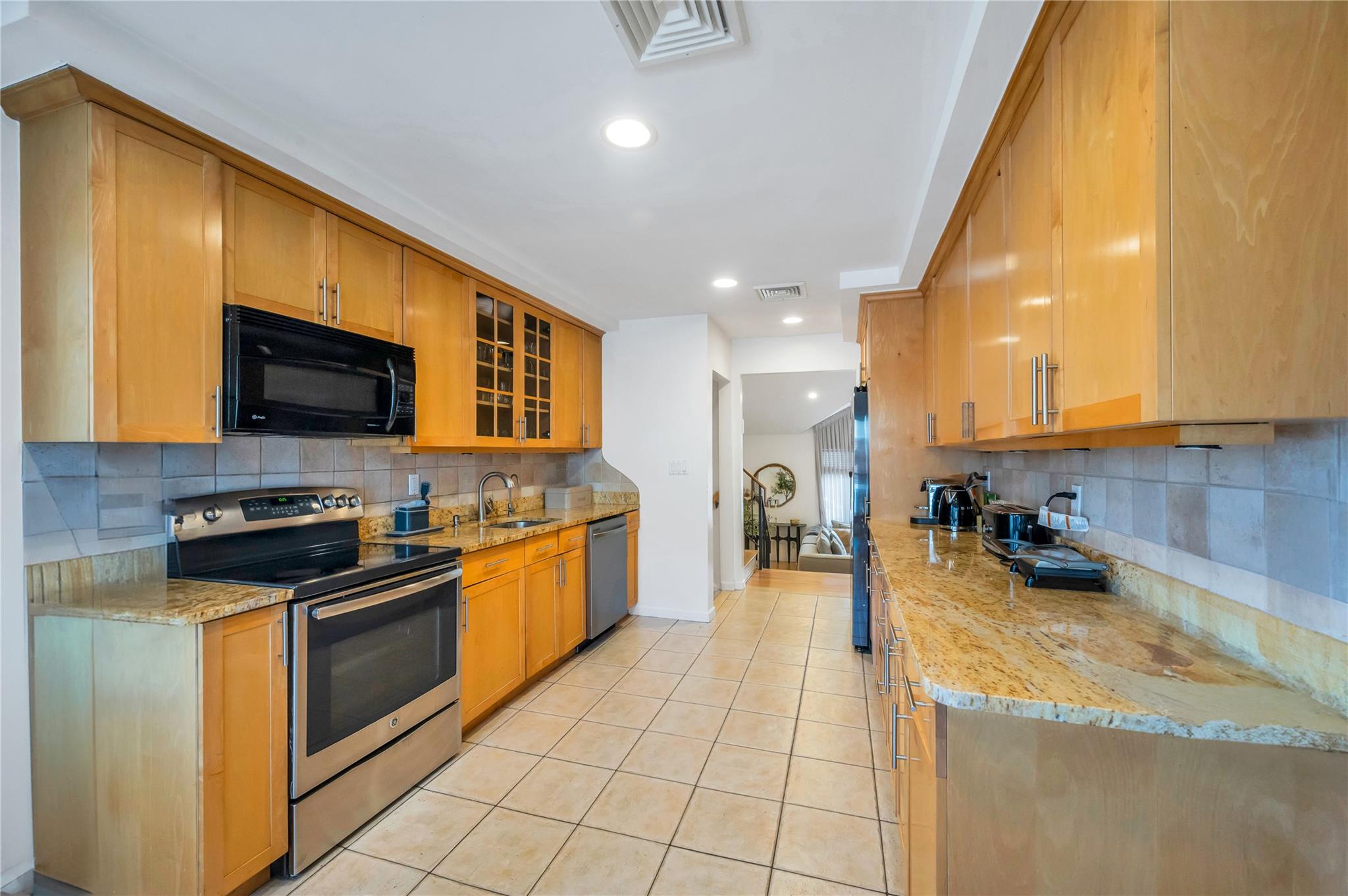 1096 Pearl Street, North Woodmere, New York image 15