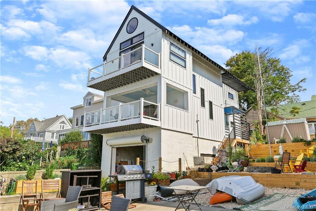 Photo of 81 Rochelle Street, Bronx, NY 10464 (MLS # 973685)