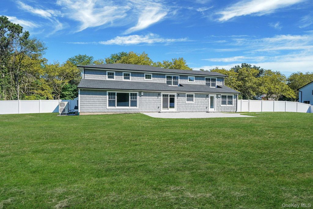 Photo of 14 Quintree Lane, Melville, NY 11747 (MLS # 882154)