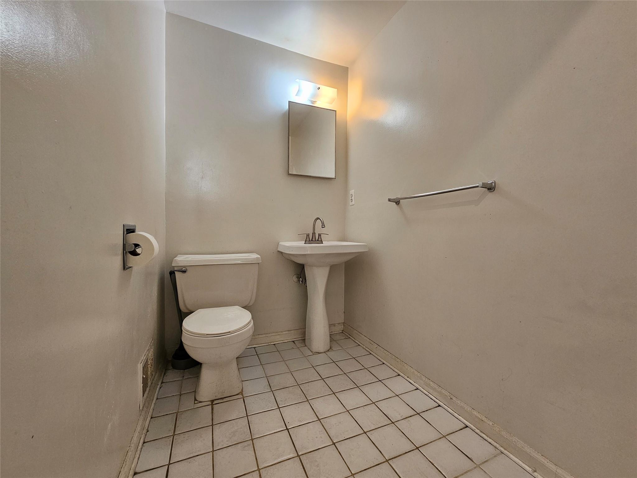 23 Woodlake Drive, Middletown, New York image 18