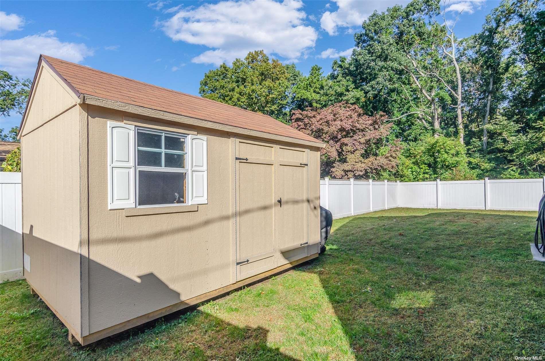 7 Henry Street, Centereach, New York image 31