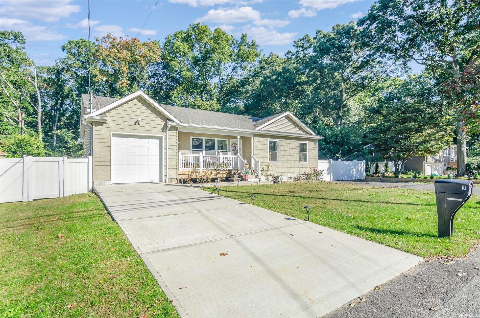 7 Henry Street, Centereach, New York image 2