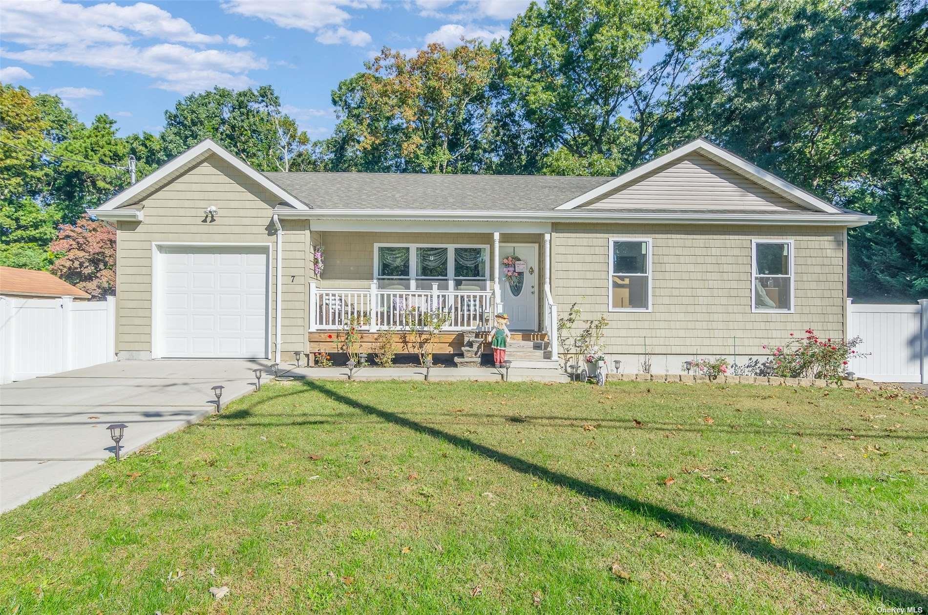 7 Henry Street, Centereach, New York image 1