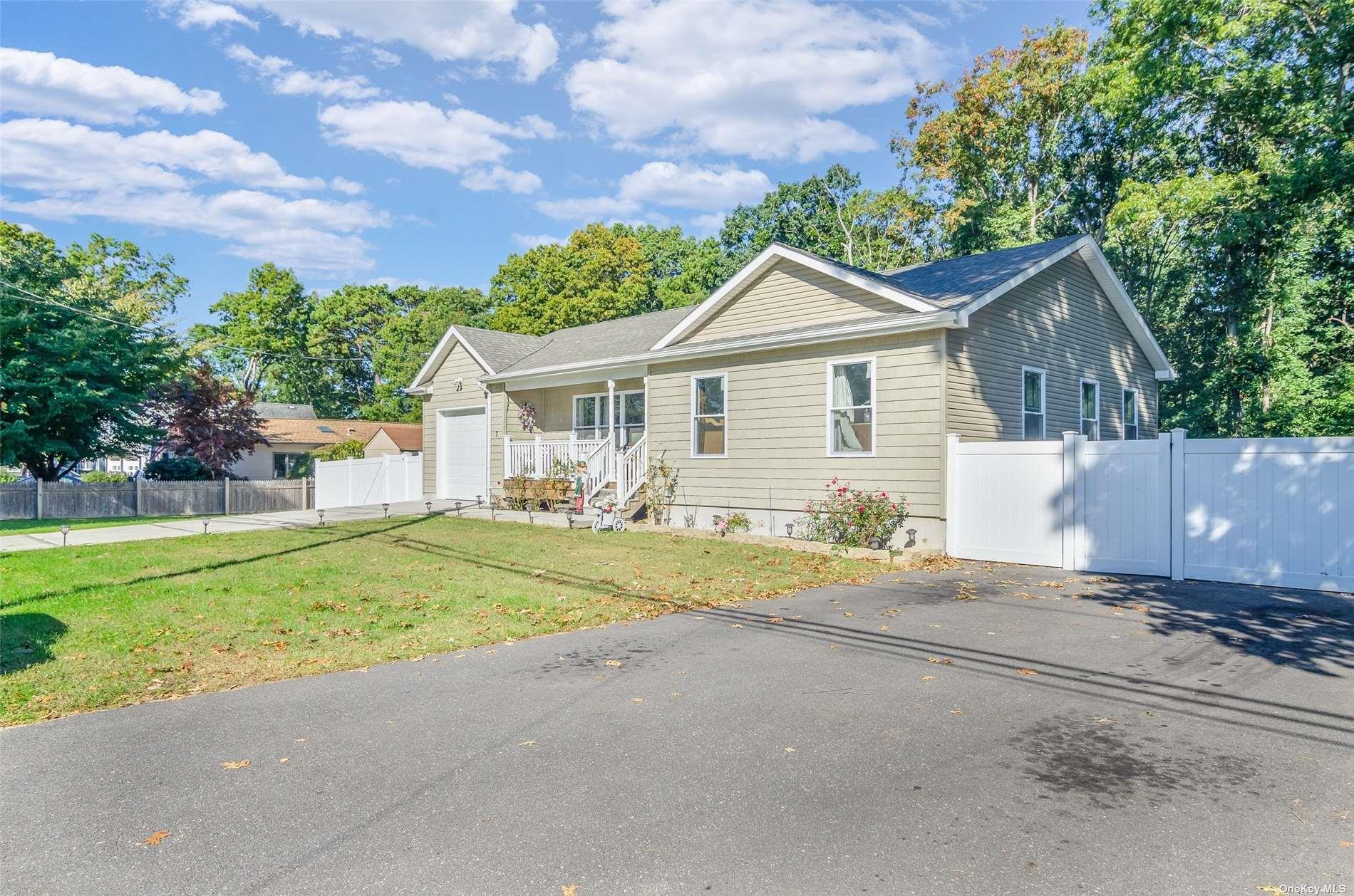 7 Henry Street, Centereach, New York image 4
