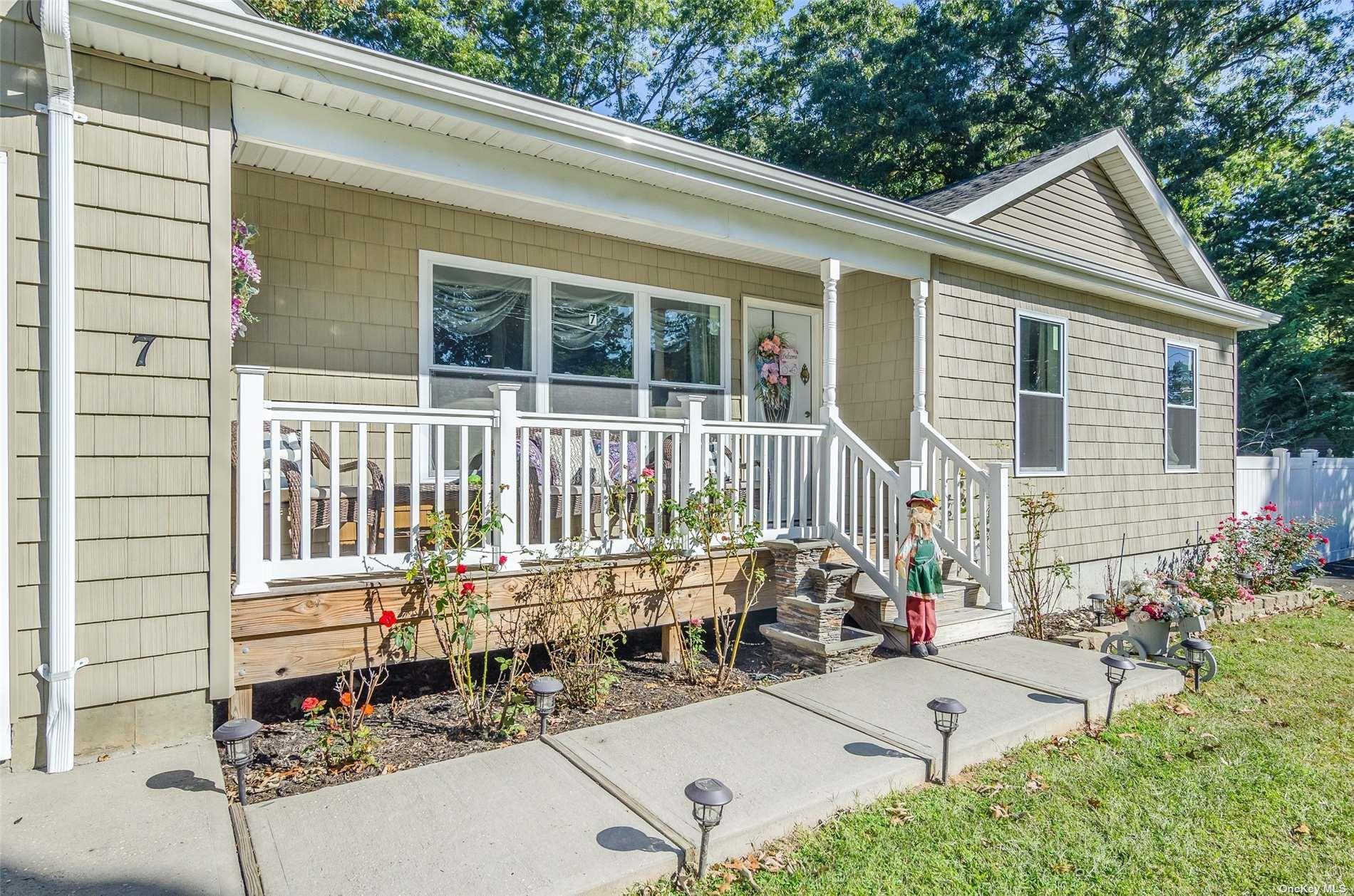 7 Henry Street, Centereach, New York image 3