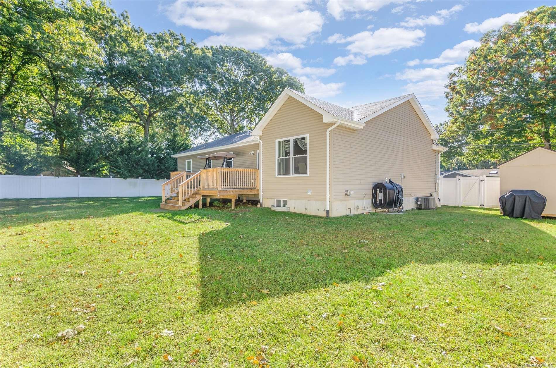 7 Henry Street, Centereach, New York image 27