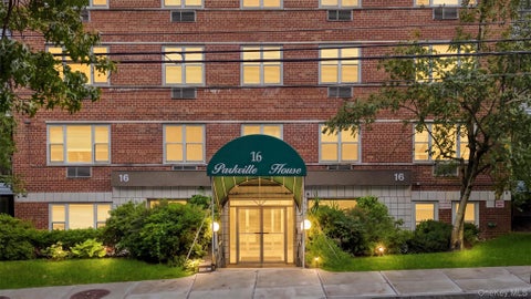Photo of 16 Lake Street #7J, White Plains, NY 10603 (MLS # 1042341)