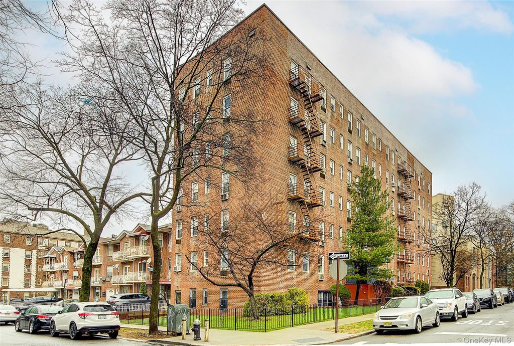 Photo of 125-05 84th Avenue #6G, Kew Gardens, NY 11415 (MLS # 975671)