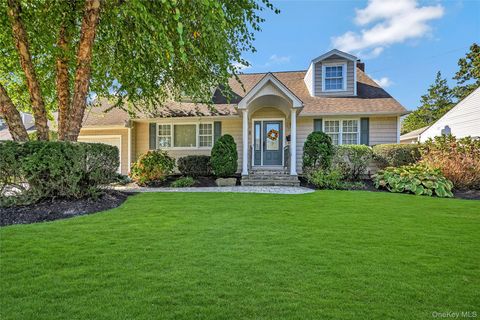 Photo of 8 Harmony Court, Syosset, NY 11791 (MLS # 915363)