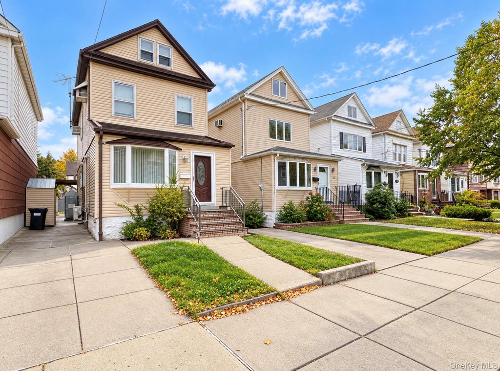 Photo of 8827 Aubrey Avenue, Glendale, NY 11385 (MLS # 1064996)