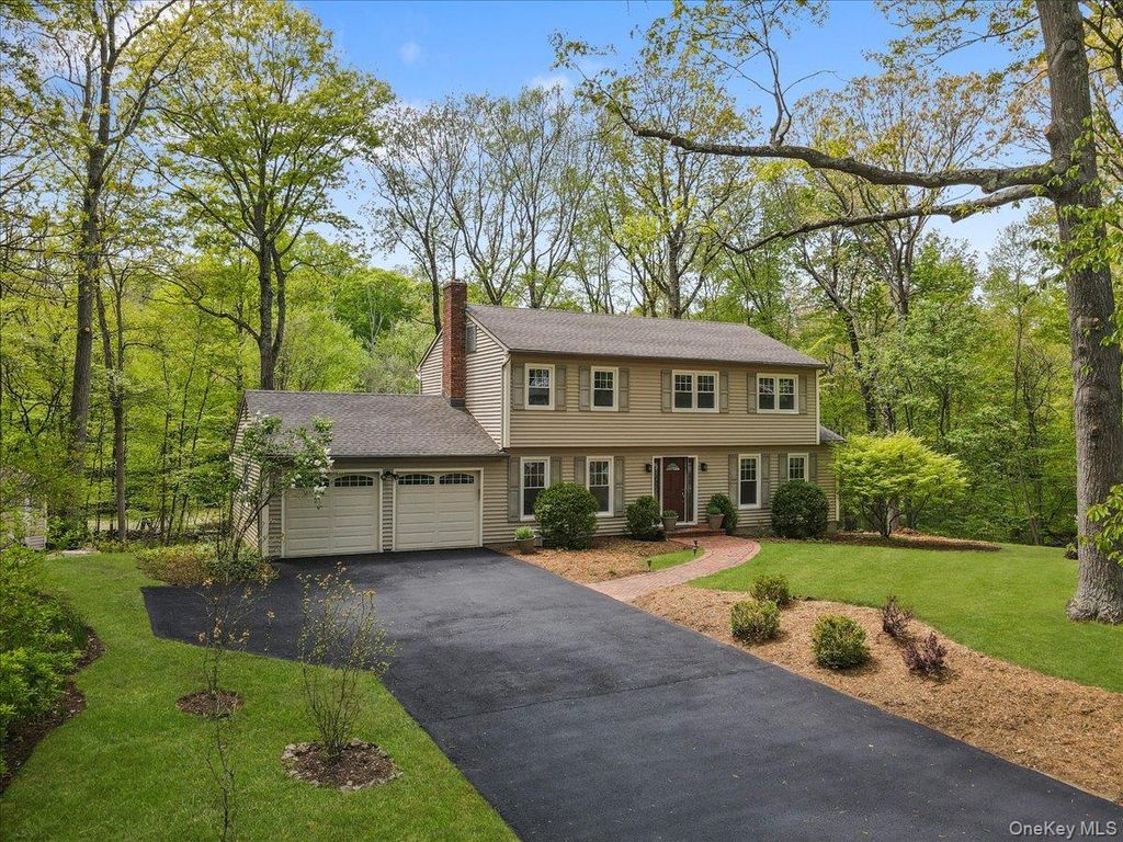 Photo of 10 Silvermine Drive, South Salem, NY 10590 (MLS # 997610)