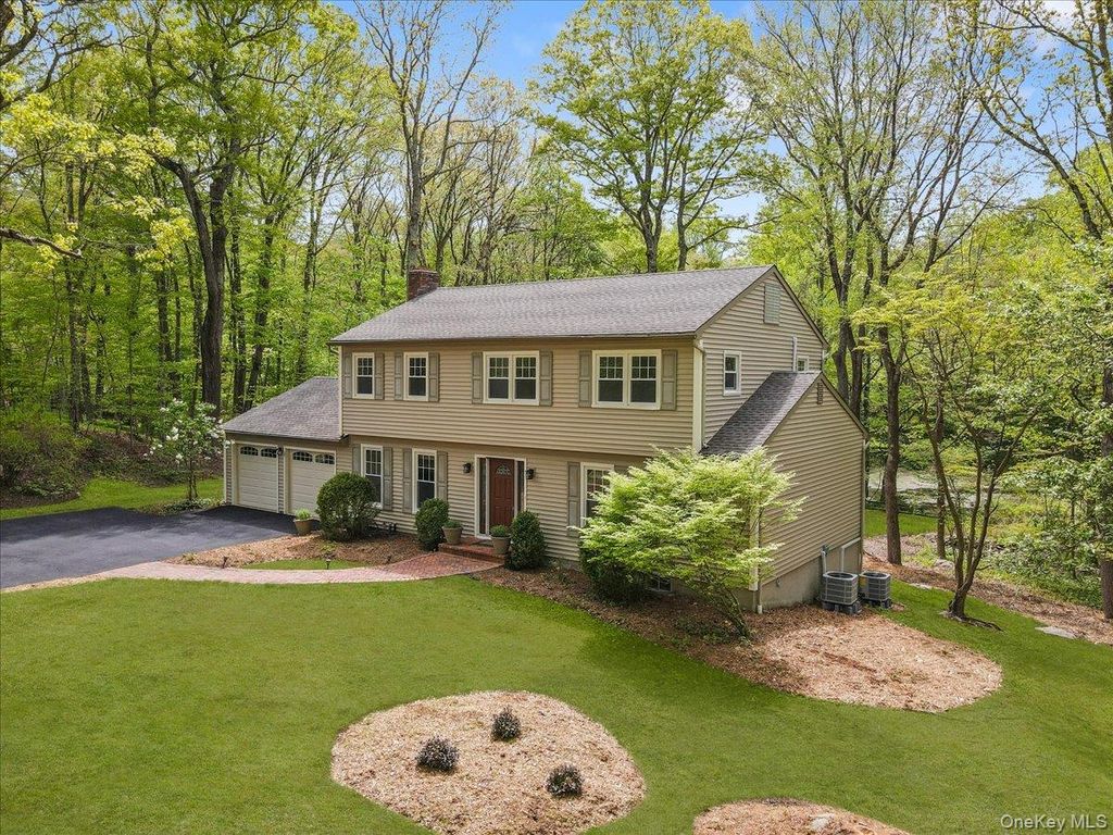 Photo of 10 Silvermine Drive, South Salem, NY 10590 (MLS # 997610)