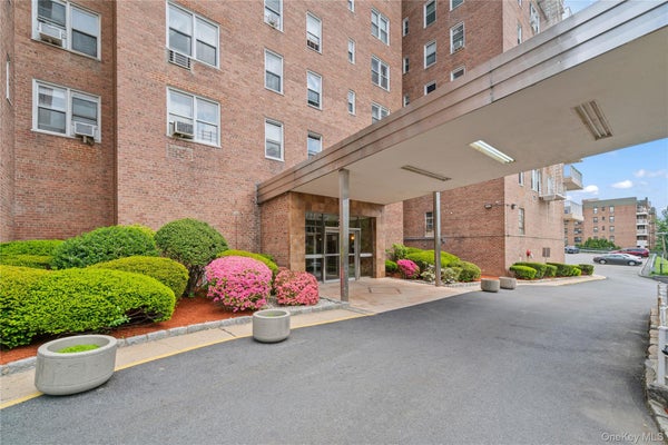 300 N BROADWAY APT 6G, YONKERS, NY 10701 - Image d20d5450aeaa4a0cfec984e9c8ef84c6/675551617