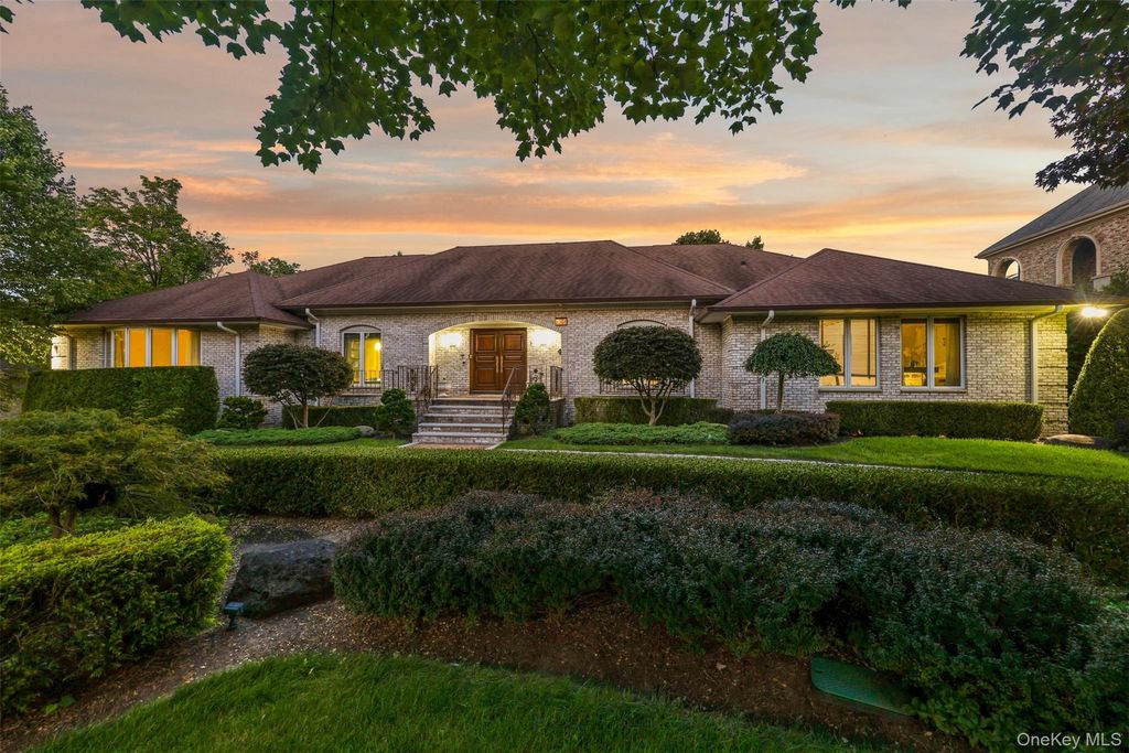 Photo of 305 S Grandview Avenue, Monsey, NY 10952 (MLS # 959831)