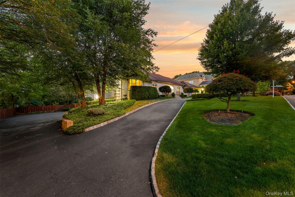 Photo of 305 S Grandview Avenue, Monsey, NY 10952 (MLS # 959831)