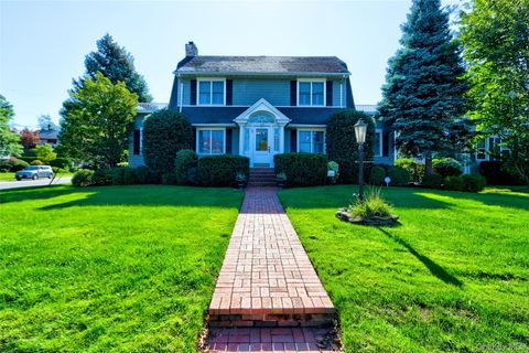 Photo of 169 Hempstead Avenue, Rockville Centre, NY 11570 (MLS # 916552)